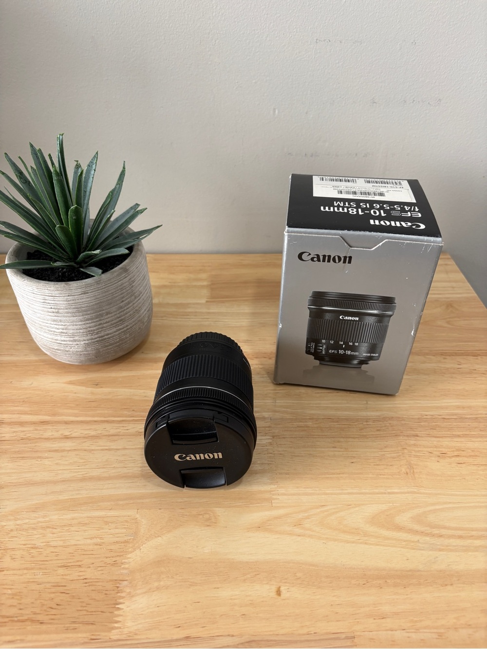 Canon Black 10-18mm Wide-Angle Lens with Box